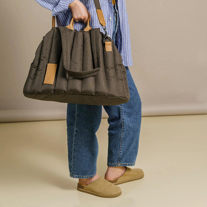 Lightweight waterproof dog travel bag