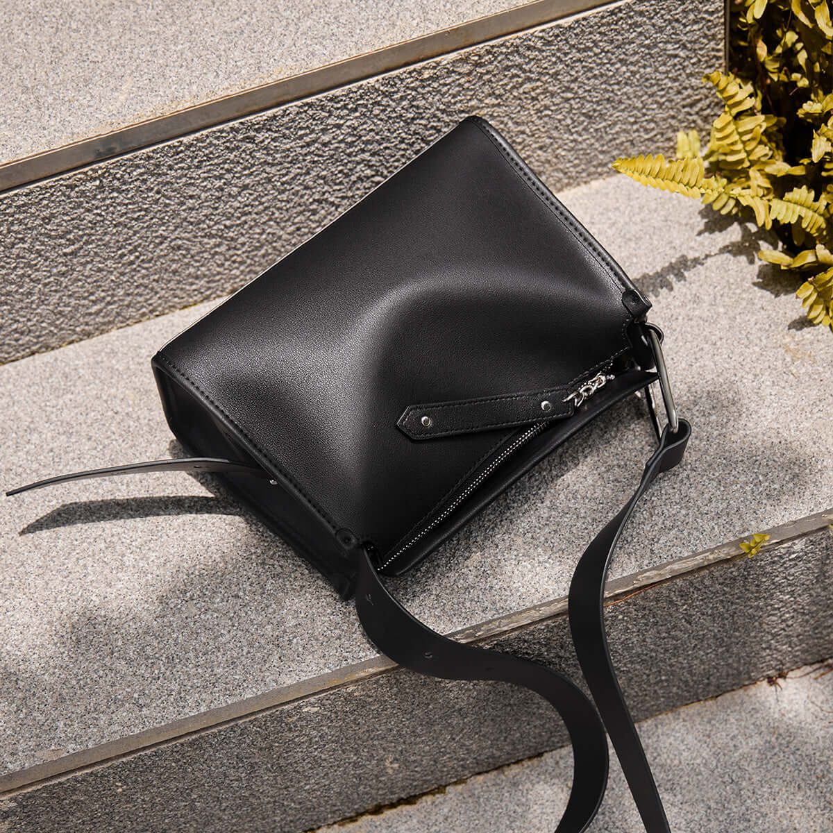 Classic Grace Shoulder Bag